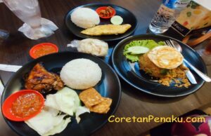 Geprek Telur : Makanan Pedes, Murah dan Enak